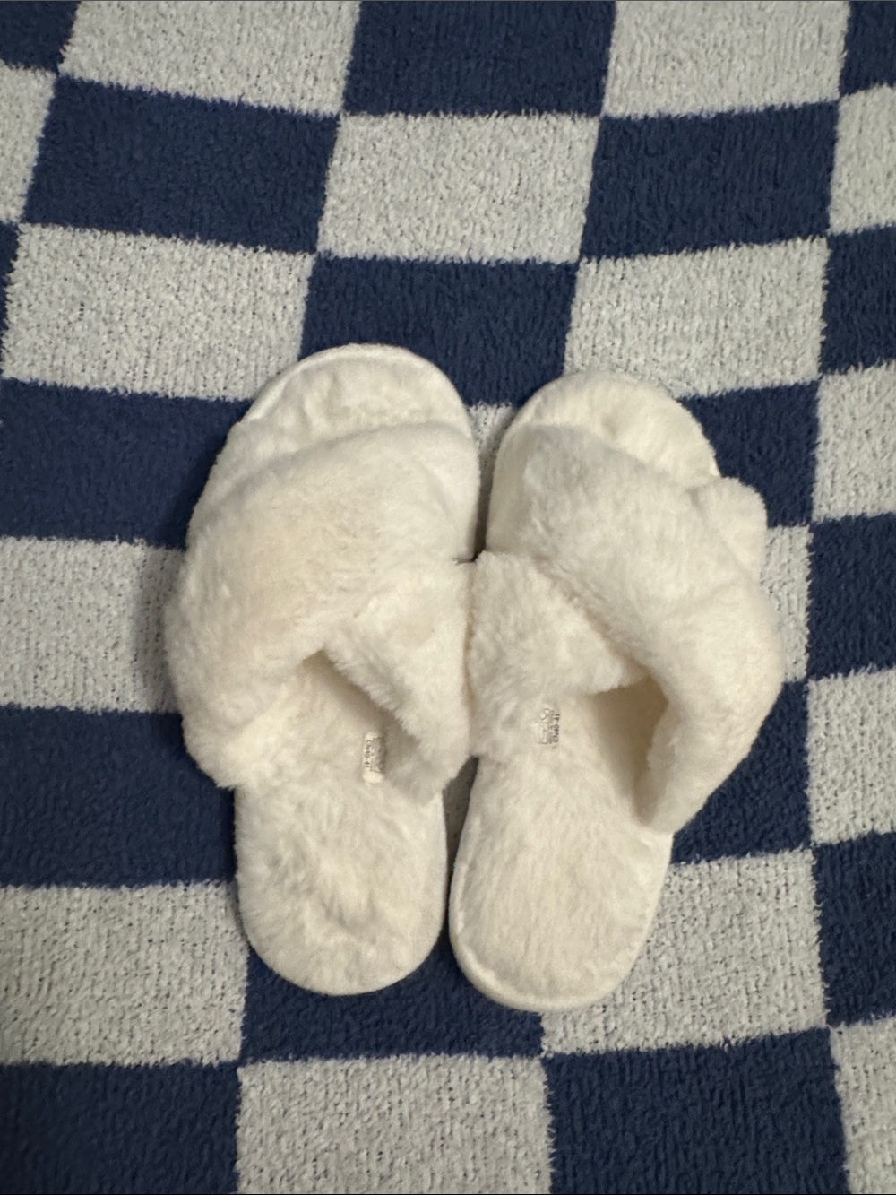 Cozy Faux-Fur Slide Slippers in Cream